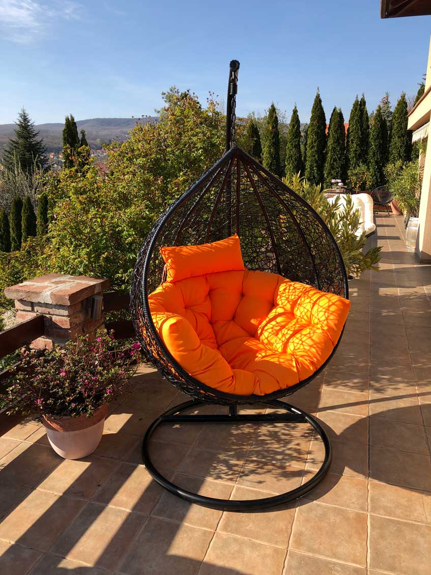 casa_luxus_kulteri_murattan_fuggofotel_9 Casa luxus kültéri fekete műrattan függőfotel narancssárga párnával